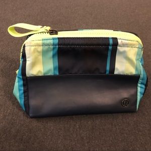 Lululemon 2.5L Pouch